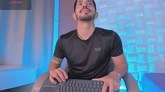 Snapshot of AlejandroStormm chatting on March 5, 2026, 11:12 pm AlejandroStormm online show from March 5, 2026, 11:12 pm