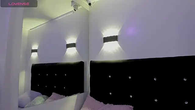 Anniie  Evans online show from September 25, 2025, 3:05 pm