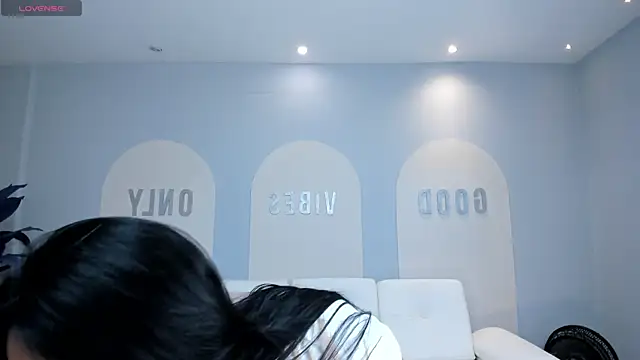 BrunaThompson online show from March 18, 2025, 12:03 pm