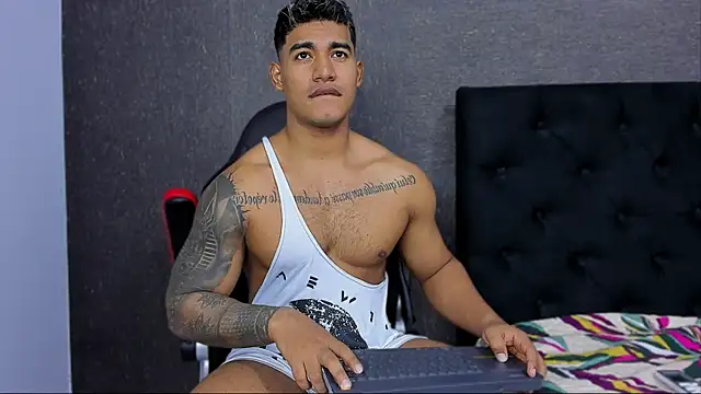 luigi hot  online show from February 26, 2025, 3:42 am