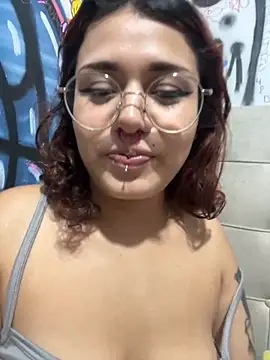 Maddy Jhonsson online show from September 30, 2025, 2:16 am