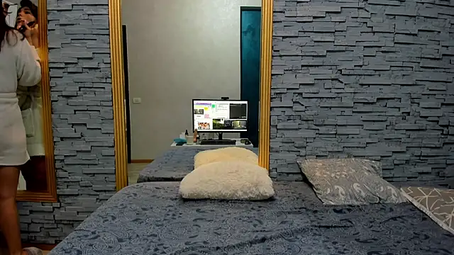 Bella Posh online show from March 18, 2025, 7:19 am