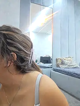 Bella Posh online show from October 13, 2025, 7:41 am