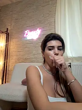 Bella Posh online show from February 1, 2026, 7:18 am