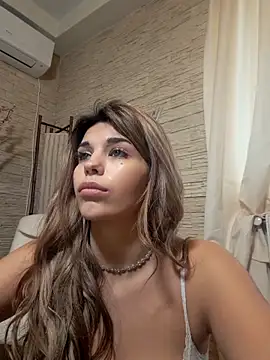 Bella Posh online show from February 8, 2026, 7:12 am