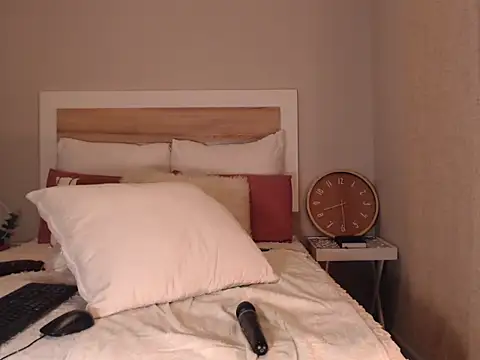 Snapshot of Bee_Bella1 chatting on September 14, 2025, 6:29 pm Bee Bella1 online show from September 14, 2025, 6:29 pm