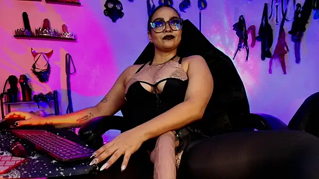 veresskaardila77 online show from March 6, 2026, 1:51 pm