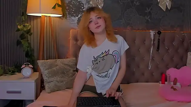 Snapshot of EmilyAngells chatting on December 22, 2025, 6:43 am EmilyAngells online show from December 22, 2025, 6:43 am