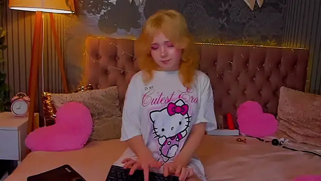 Snapshot of EmilyAngells chatting on January 7, 2026, 7:11 am EmilyAngells online show from January 7, 2026, 7:11 am