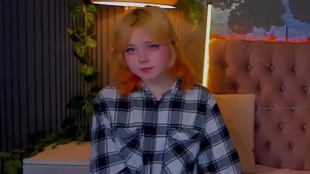 Snapshot of EmilyAngells chatting on February 5, 2026, 6:29 am EmilyAngells online show from February 5, 2026, 6:29 am