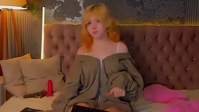 Snapshot of EmilyAngells chatting on February 11, 2026, 7:57 am EmilyAngells online show from February 11, 2026, 7:57 am