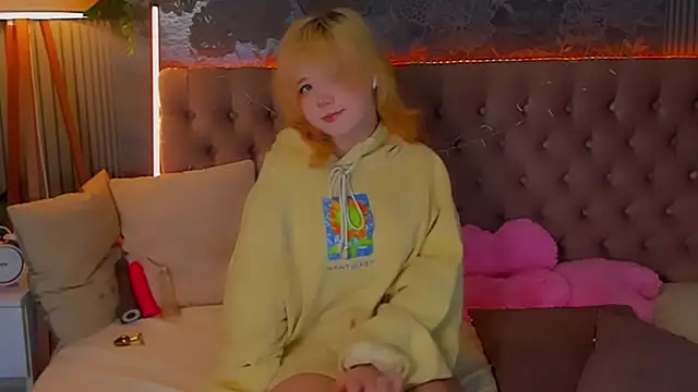 Snapshot of EmilyAngells chatting on February 13, 2026, 6:53 am EmilyAngells online show from February 13, 2026, 6:53 am