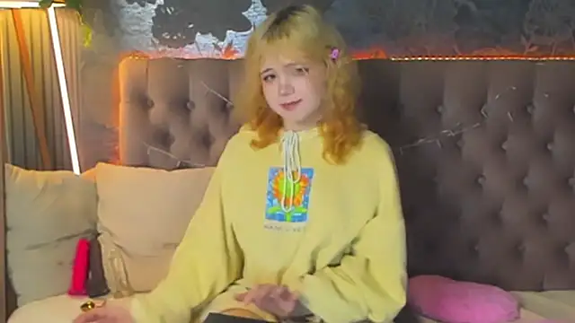 Snapshot of EmilyAngells chatting on February 16, 2026, 7:26 am EmilyAngells online show from February 16, 2026, 7:26 am