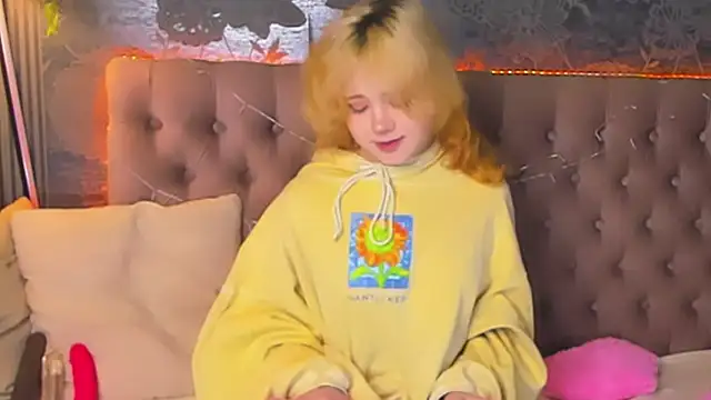 Snapshot of EmilyAngells chatting on February 17, 2026, 7:16 am EmilyAngells online show from February 17, 2026, 7:16 am