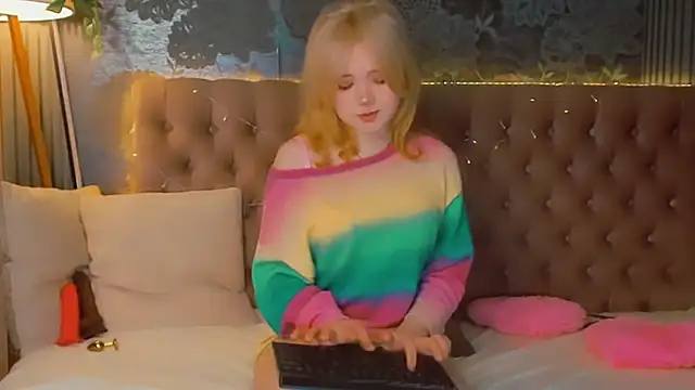 Snapshot of EmilyAngells chatting on March 2, 2026, 6:47 am EmilyAngells online show from March 2, 2026, 6:47 am