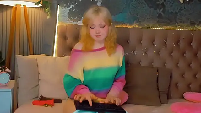 Snapshot of EmilyAngells chatting on March 9, 2026, 6:50 am EmilyAngells online show from March 9, 2026, 6:50 am