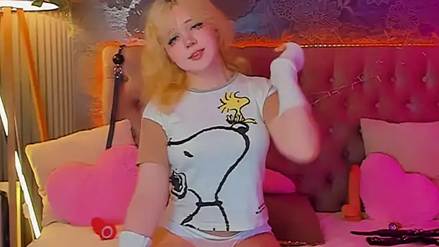 EmilyAngells online show from April 21, 2026, 5:47 am