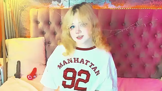 Snapshot of EmilyAngells chatting on May 21, 2026, 7:15 am EmilyAngells online show from May 21, 2026, 7:15 am