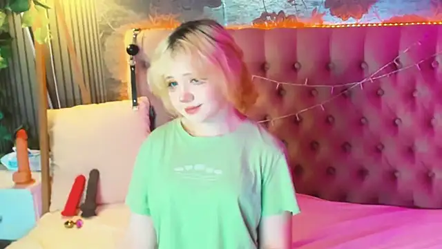Snapshot of EmilyAngells chatting on May 27, 2026, 6:32 am EmilyAngells online show from May 27, 2026, 6:32 am