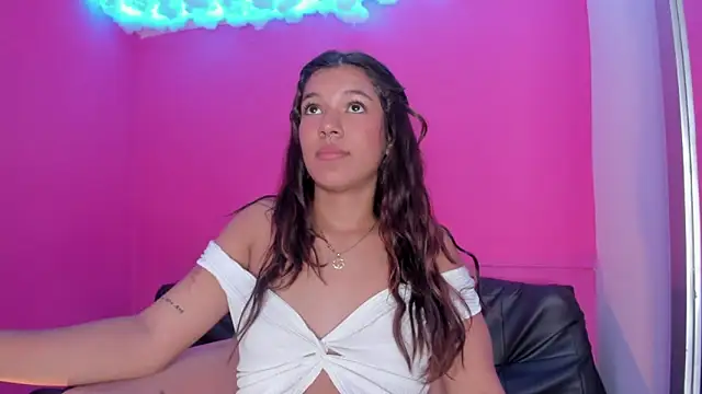 violett 24  online show from February 27, 2025, 6:31 pm