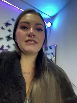 Luna kitty online show from November 14, 2025, 6:06 pm