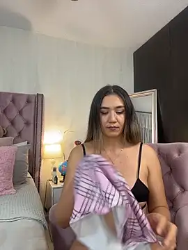 natashaleightt online show from October 1, 2025, 3:12 am