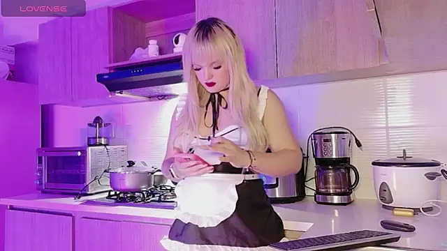 ScarletThompsonx online show from April 10, 2026, 4:50 am