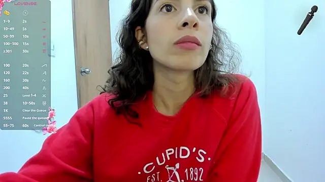 jessyegoldenn online show from April 15, 2026, 7:58 pm