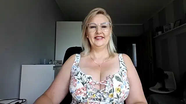 Snapshot of DianaLive chatting on June 30, 2026, 9:54 am DianaLive online show from June 30, 2026, 9:54 am