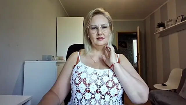 Snapshot of DianaLive chatting on July 2, 2026, 6:08 am DianaLive online show from July 2, 2026, 6:08 am