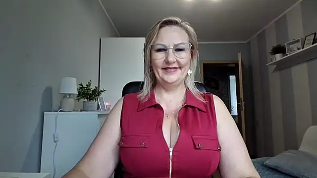 Snapshot of DianaLive chatting on July 27, 2026, 6:20 am DianaLive online show from July 27, 2026, 6:20 am
