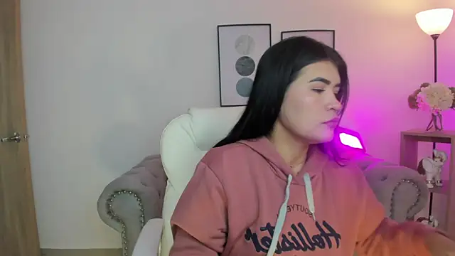 Corina White online show from November 11, 2025, 12:38 pm