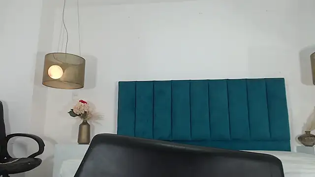 AnnHouston1 online show from February 27, 2025, 11:41 am