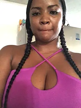 ValerieBlakee online show from May 18, 2026, 4:24 pm