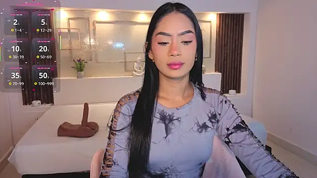 ChloeMoon9 online show from October 20, 2025, 1:11 pm