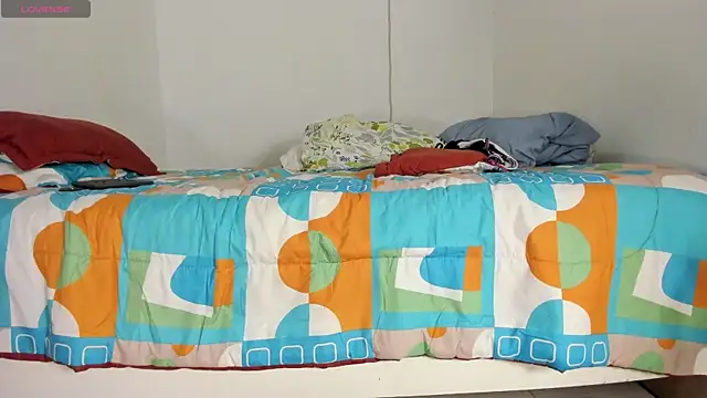 flor herrera01 online show from November 28, 2025, 6:05 am