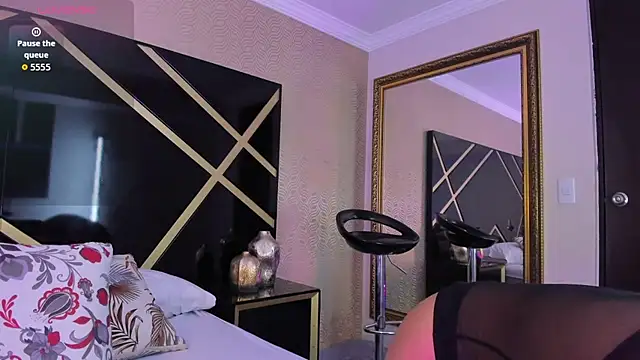 AnnieGibbyns online show from April 22, 2026, 8:21 pm