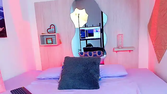 ZaraRousse online show from October 9, 2025, 3:26 am