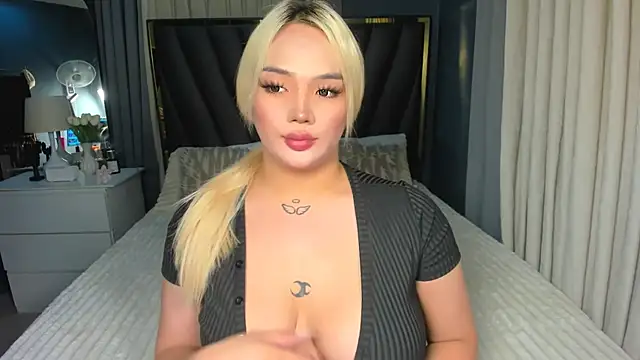 KylieSonique online show from October 10, 2025, 4:33 am