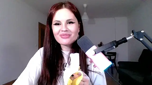 Della Ideal online show from March 17, 2025, 6:21 pm