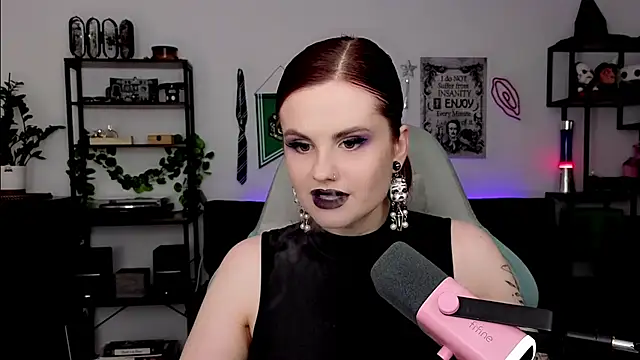 Della Ideal online show from March 22, 2026, 6:33 pm