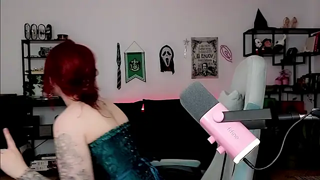 Della Ideal online show from April 22, 2026, 5:36 pm