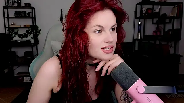 Snapshot of Della_Ideal chatting on May 11, 2026, 6:16 pm Della Ideal online show from May 11, 2026, 6:16 pm