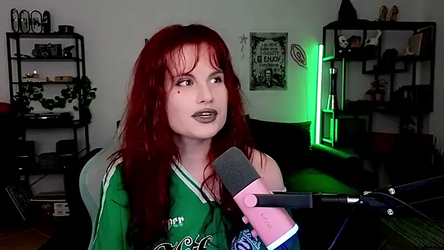 Snapshot of Della_Ideal chatting on May 26, 2026, 6:37 pm Della Ideal online show from May 26, 2026, 6:37 pm