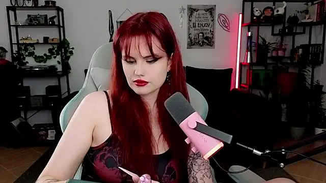 Snapshot of Della_Ideal chatting on June 8, 2026, 5:57 pm Della Ideal online show from June 8, 2026, 5:57 pm