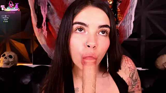 DaphneGlas online show from October 16, 2025, 1:01 pm