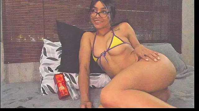 Snapshot of SoleiAndKairo chatting on March 17, 2025, 4:08 am SoleiAndKairo online show from March 17, 2025, 4:08 am