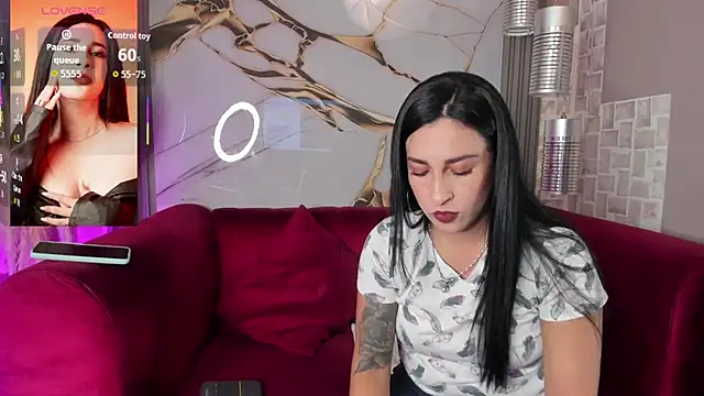 Bella williamss  online show from November 19, 2025, 7:47 pm