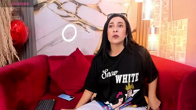 Snapshot of Bella_williamss_ chatting on December 15, 2025, 7:40 pm Bella williamss online show from December 15, 2025, 7:40 pm