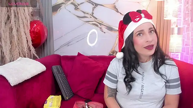 Snapshot of Bella_williamss_ chatting on December 17, 2025, 7:42 pm Bella williamss online show from December 17, 2025, 7:42 pm